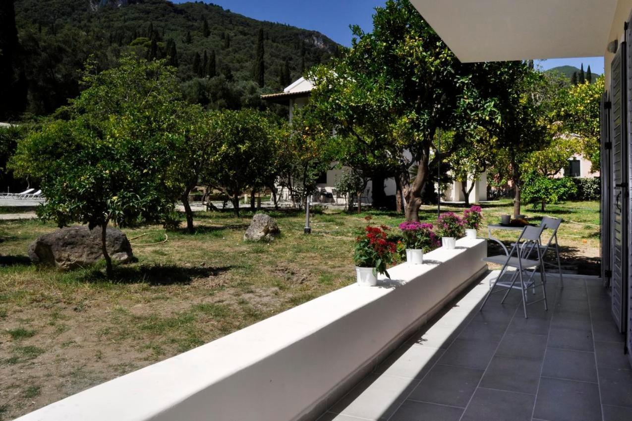 Orange Grove Suites Бенитсес Экстерьер фото