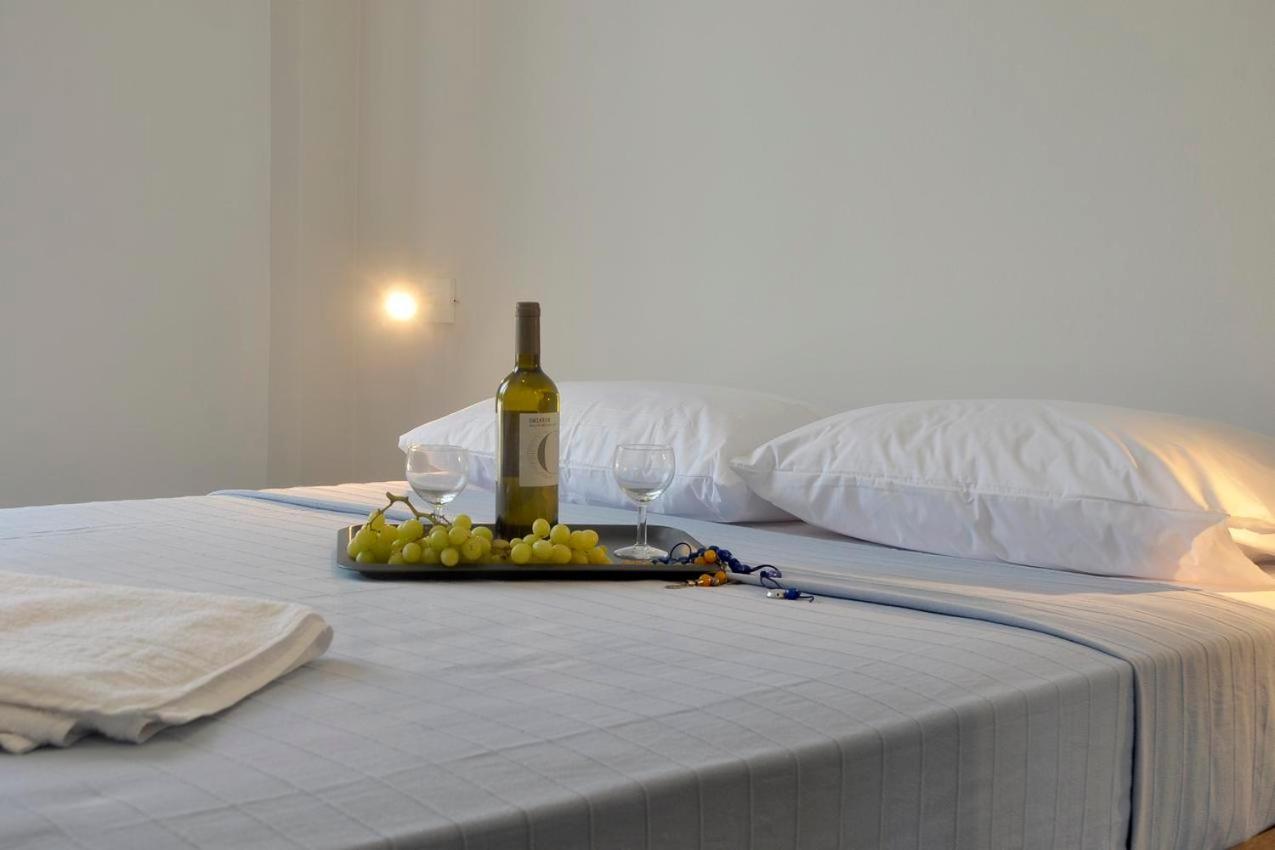 Orange Grove Suites Бенитсес Экстерьер фото