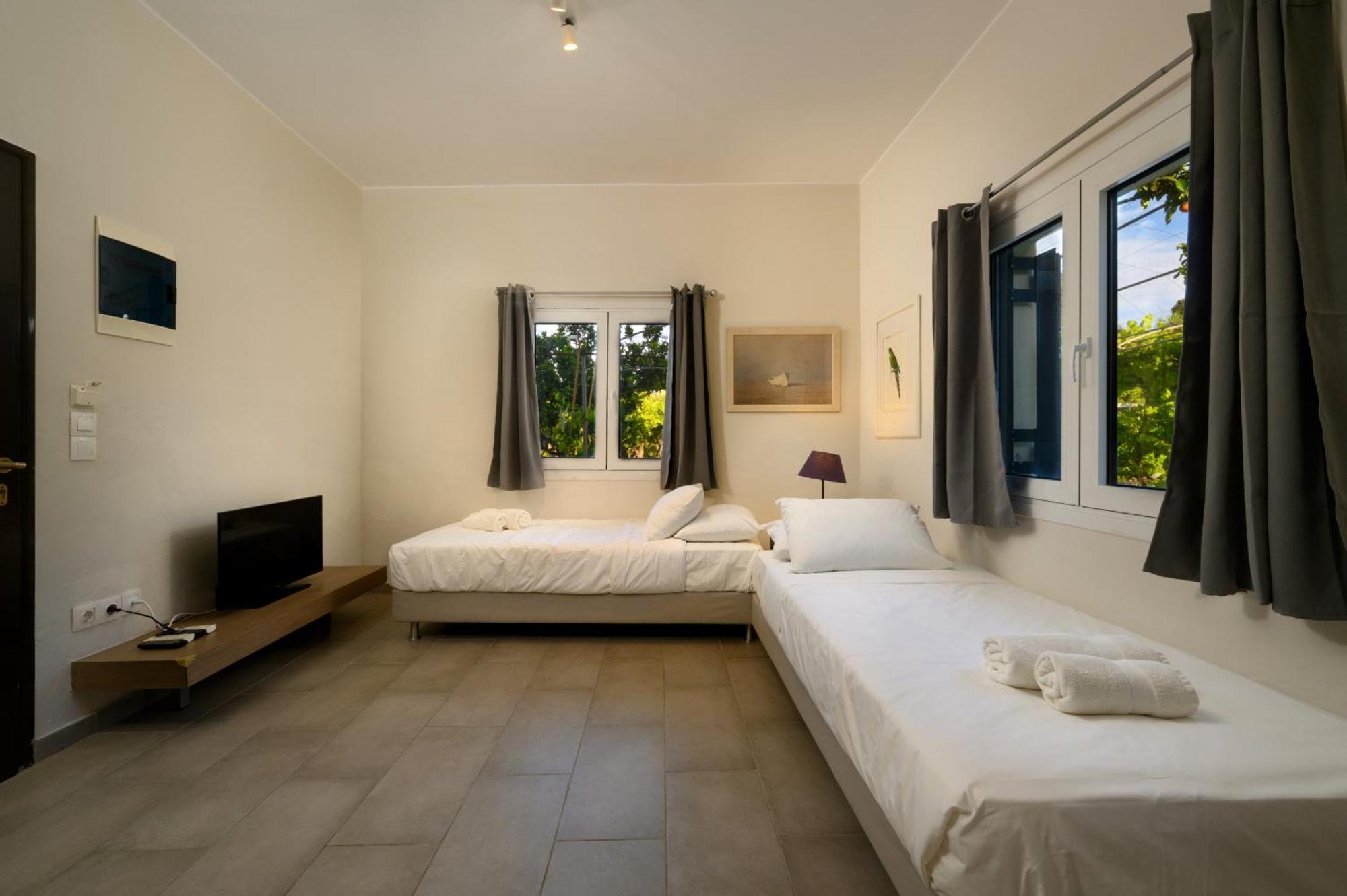 Orange Grove Suites Бенитсес Экстерьер фото